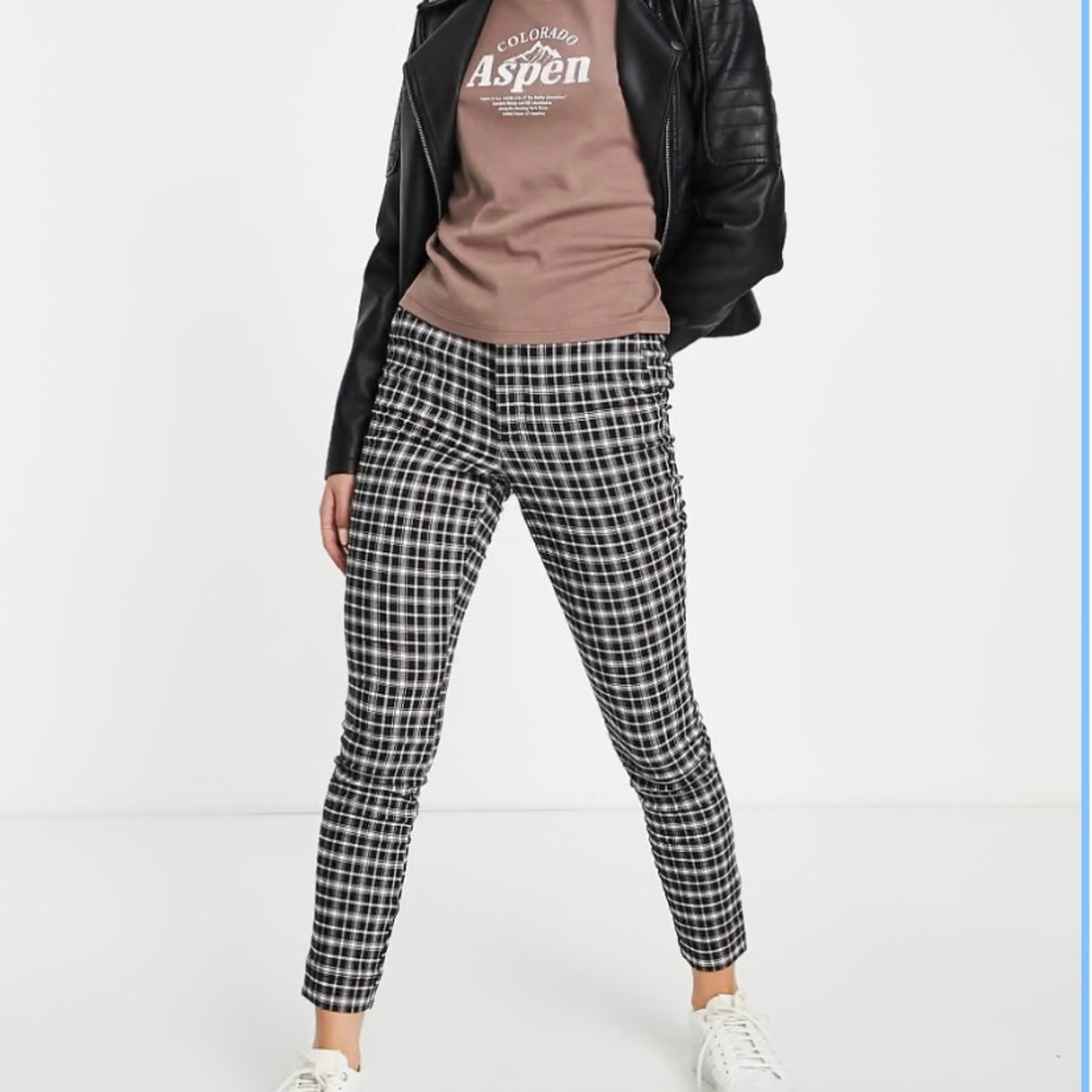 Hollister Black and White Ankle Cropped Pants